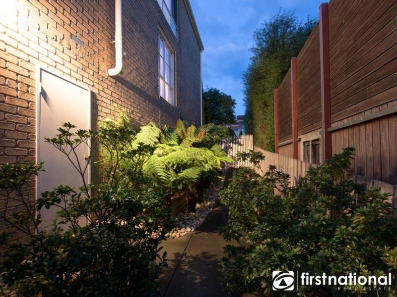 2 Dirkala Retreat, Berwick VIC 3806