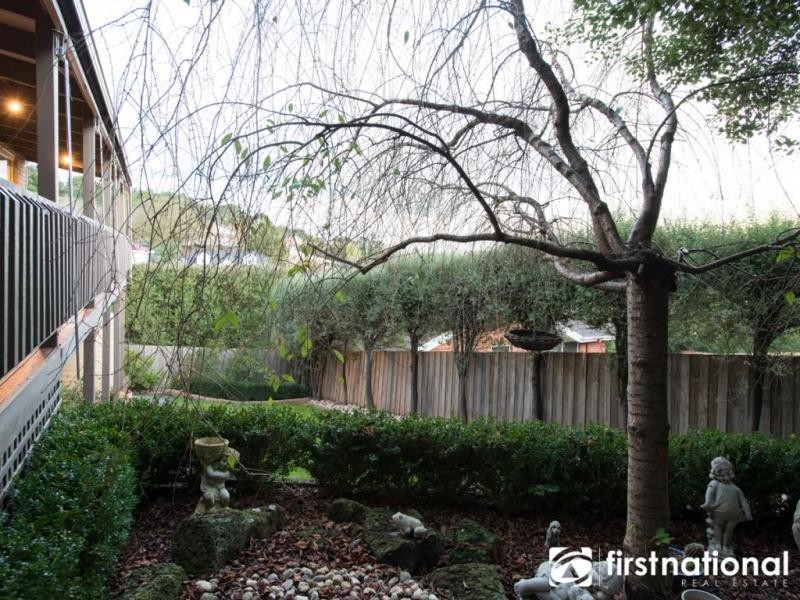 2 Dirkala Retreat, Berwick VIC 3806