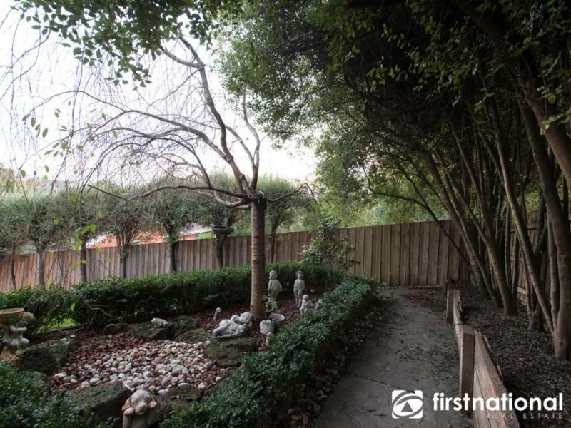 2 Dirkala Retreat, Berwick VIC 3806