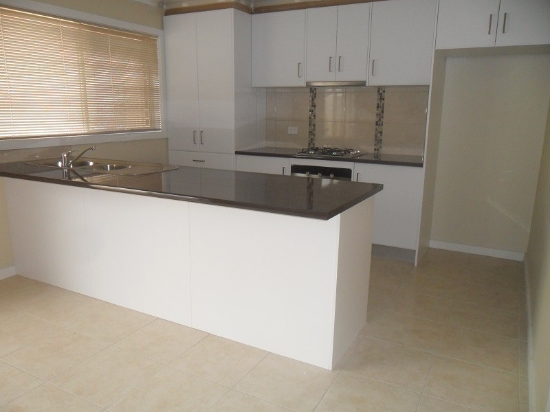 1b Thomas Street, Pakenham VIC 3810