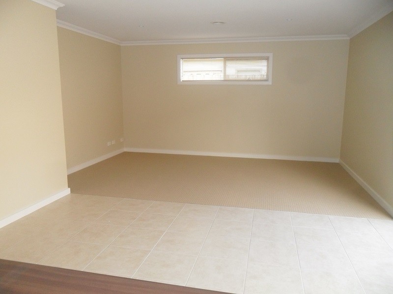 1b Thomas Street, Pakenham VIC 3810