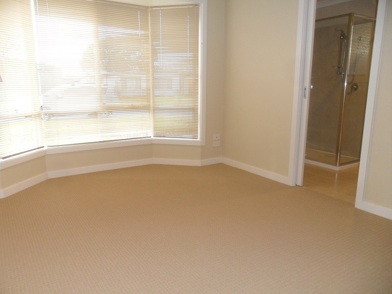 1b Thomas Street, Pakenham VIC 3810