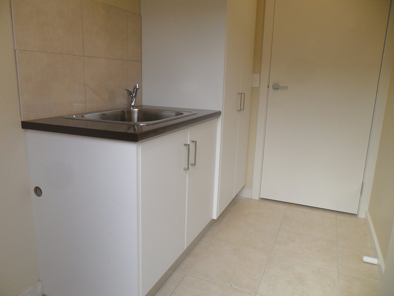 1b Thomas Street, Pakenham VIC 3810