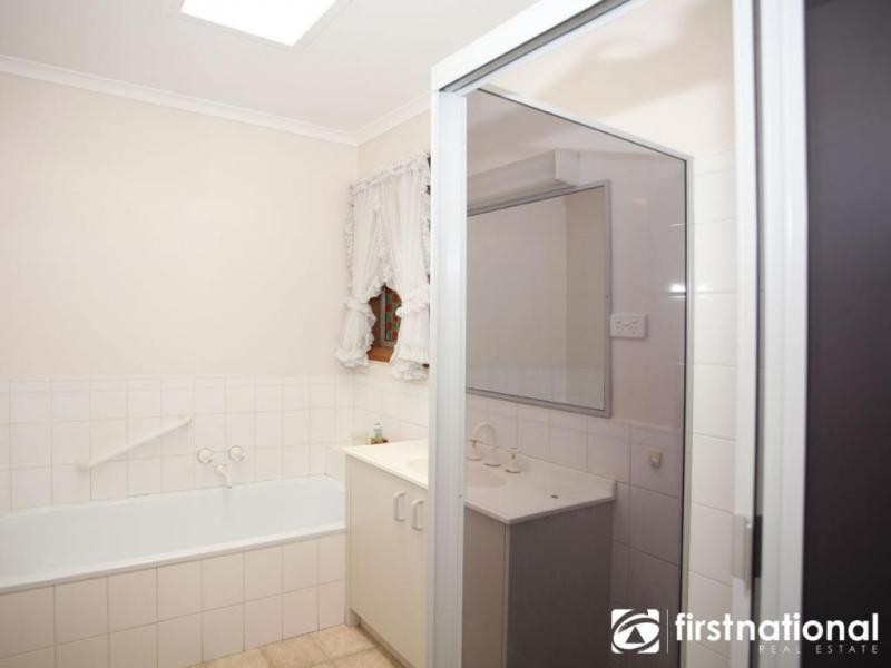 24 Strathavan Drive, Berwick VIC 3806