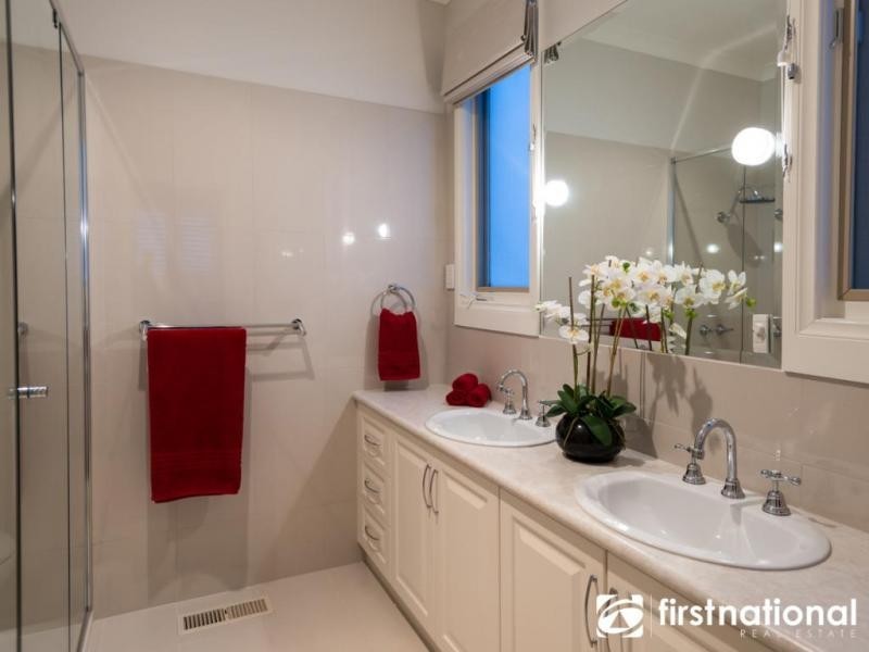 9 Emerson Court, Berwick VIC 3806