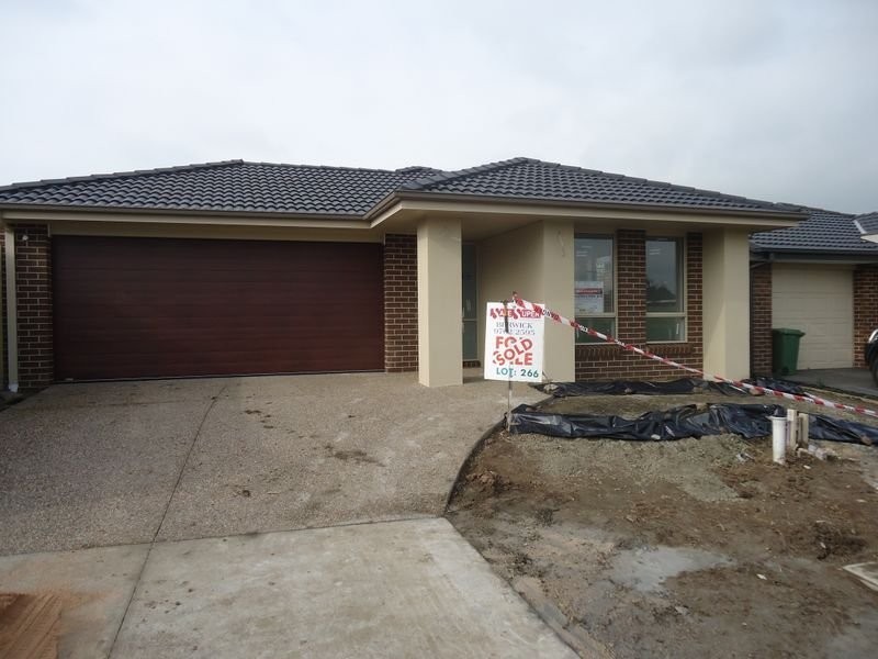 8 Saffron Avenue, Officer VIC 3809