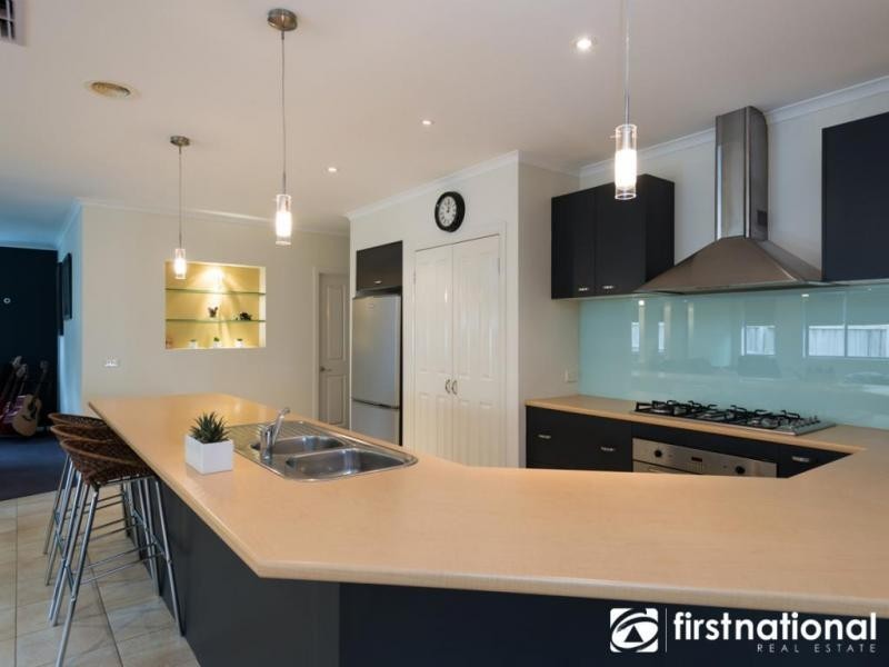 24 Viewgrand Drive, Berwick VIC 3806