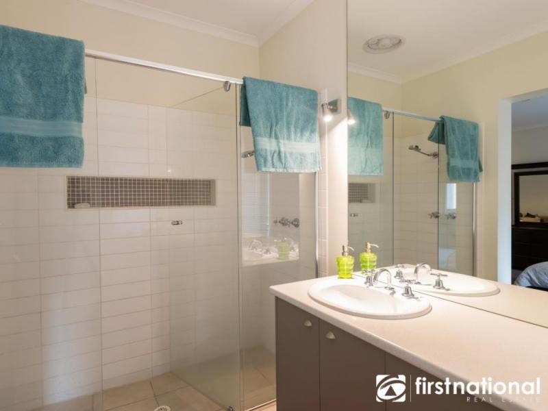 24 Viewgrand Drive, Berwick VIC 3806