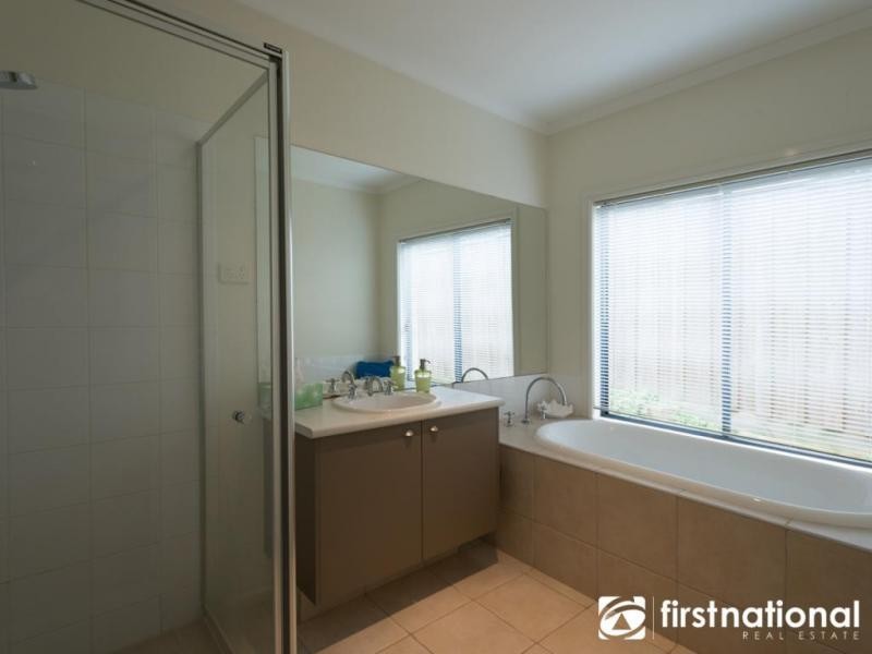 24 Viewgrand Drive, Berwick VIC 3806