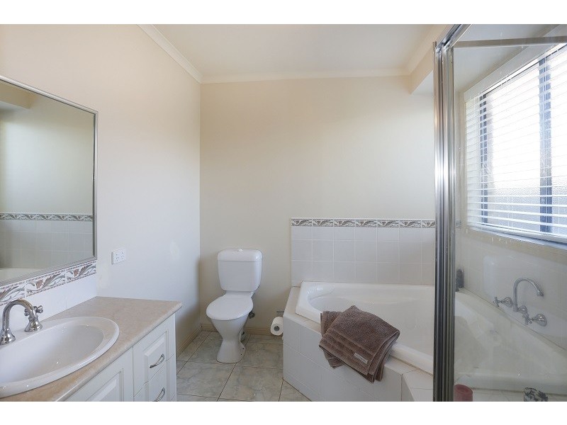 9 Tasman Way, Pakenham VIC 3810