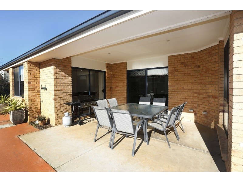 9 Tasman Way, Pakenham VIC 3810