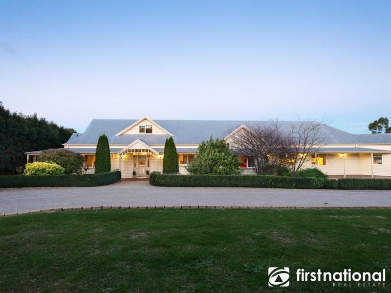 38-40 Cloverfield Close, Berwick VIC 3806