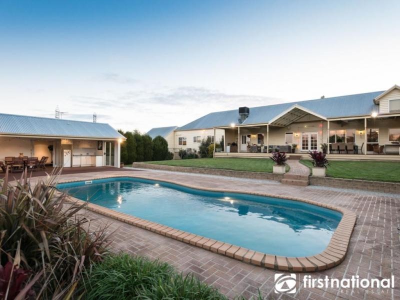 38-40 Cloverfield Close, Berwick VIC 3806