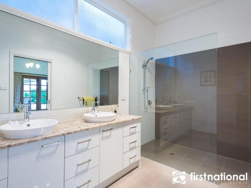 38-40 Cloverfield Close, Berwick VIC 3806