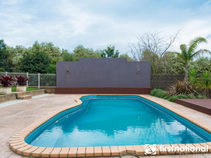 38-40 Cloverfield Close, Berwick VIC 3806
