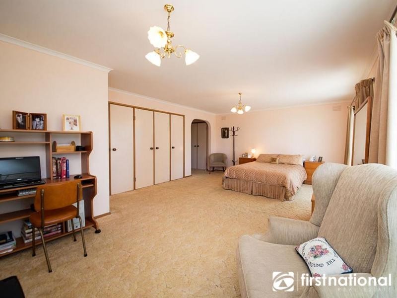 6 Ravensthorpe Crescent, Narre Warren VIC 3805