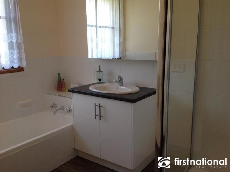 6 Ravensthorpe Crescent, Narre Warren VIC 3805