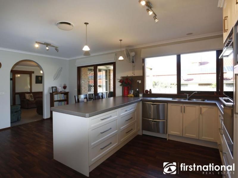 6 Michael Court, Berwick VIC 3806