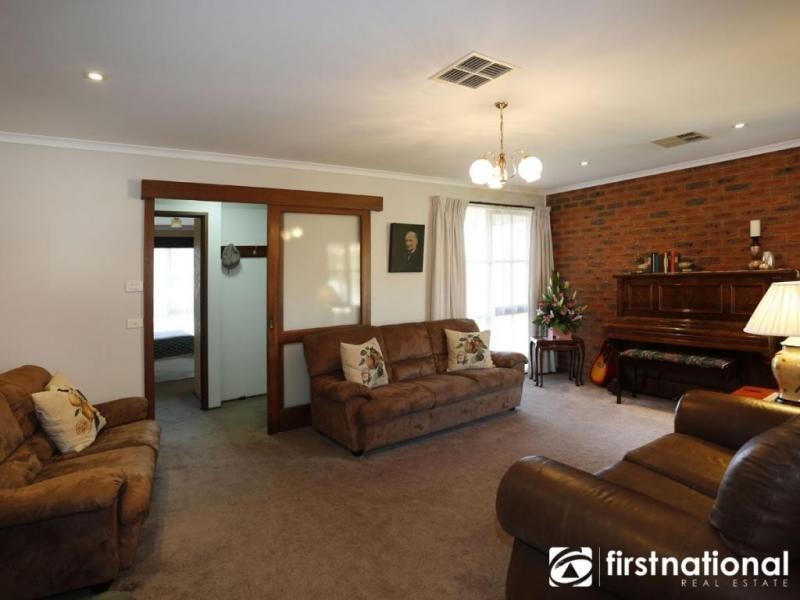 6 Michael Court, Berwick VIC 3806