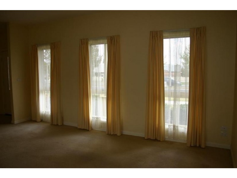 7/10 Parkhill Drive, Berwick VIC 3806