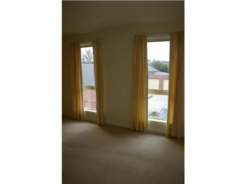 7/10 Parkhill Drive, Berwick VIC 3806