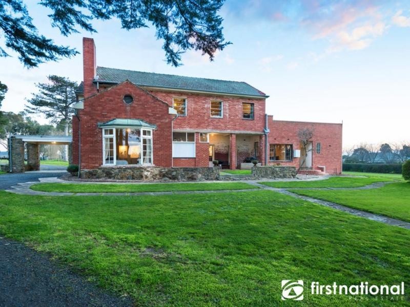 16 Meeking Drive, Pakenham VIC 3810