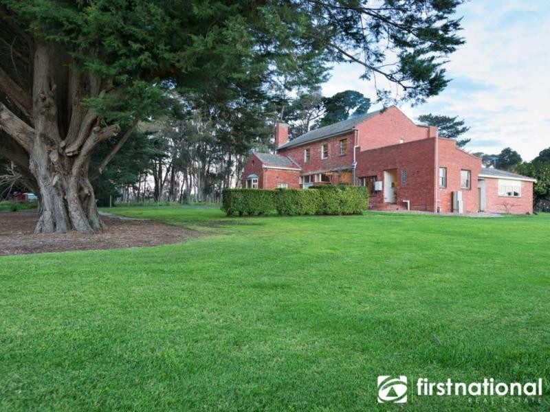 16 Meeking Drive, Pakenham VIC 3810