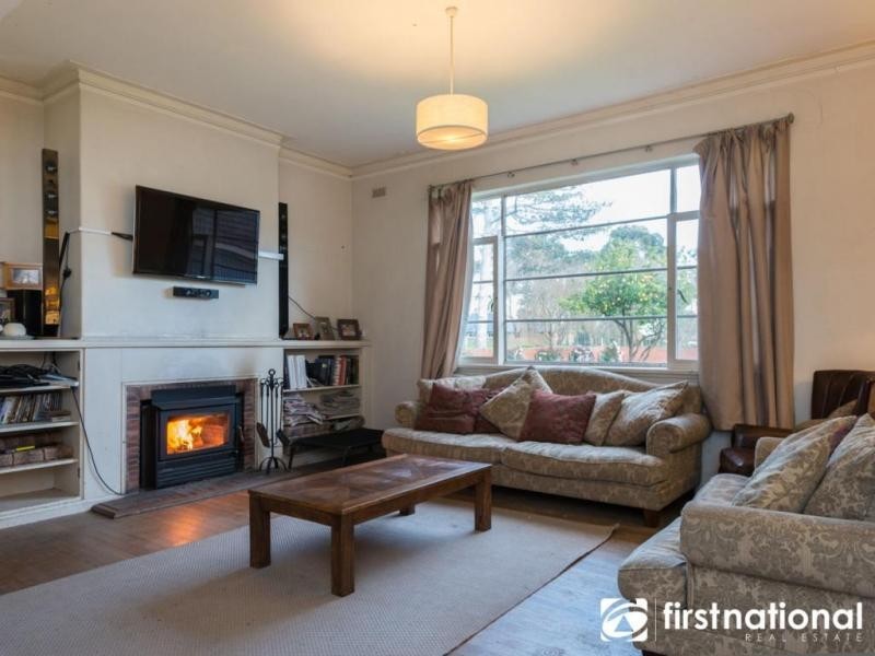 16 Meeking Drive, Pakenham VIC 3810