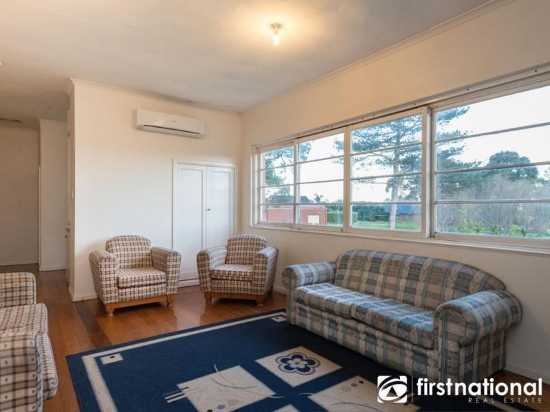 16 Meeking Drive, Pakenham VIC 3810
