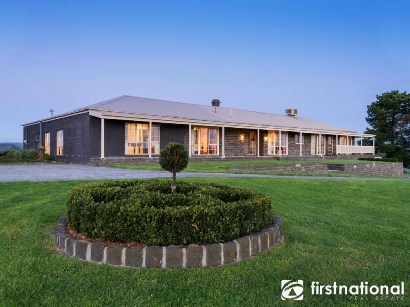 2 Blackstone Lane, Narre Warren East VIC 3804