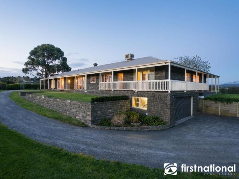 2 Blackstone Lane, Narre Warren East VIC 3804