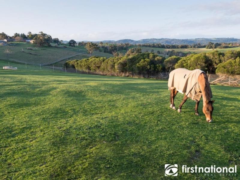 2 Blackstone Lane, Narre Warren East VIC 3804