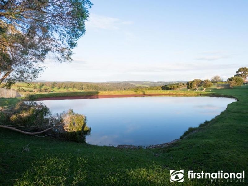 2 Blackstone Lane, Narre Warren East VIC 3804