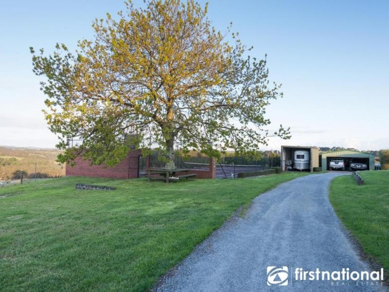 2 Blackstone Lane, Narre Warren East VIC 3804