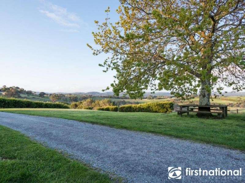 2 Blackstone Lane, Narre Warren East VIC 3804