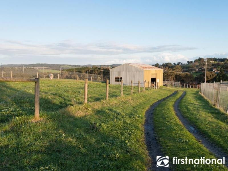 2 Blackstone Lane, Narre Warren East VIC 3804