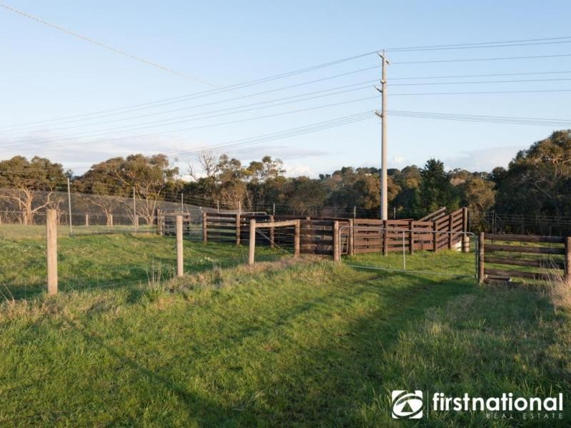 2 Blackstone Lane, Narre Warren East VIC 3804