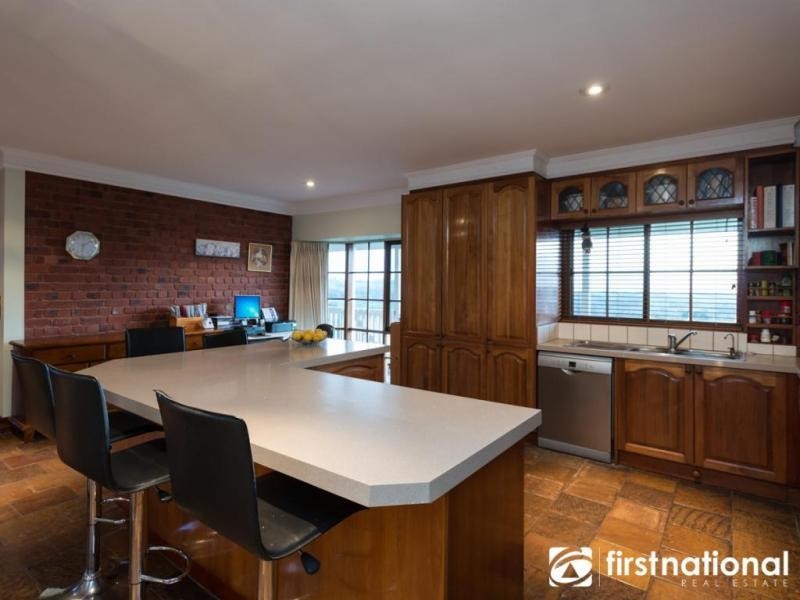 2 Blackstone Lane, Narre Warren East VIC 3804