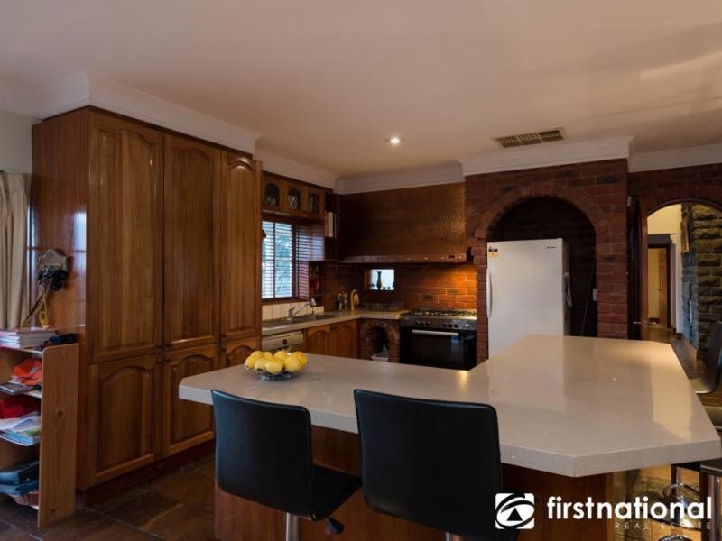 2 Blackstone Lane, Narre Warren East VIC 3804