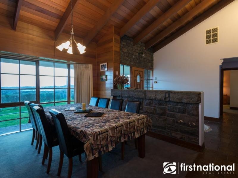 2 Blackstone Lane, Narre Warren East VIC 3804