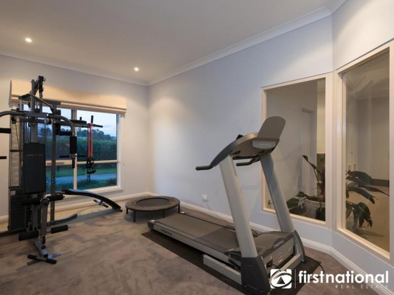 2 Blackstone Lane, Narre Warren East VIC 3804