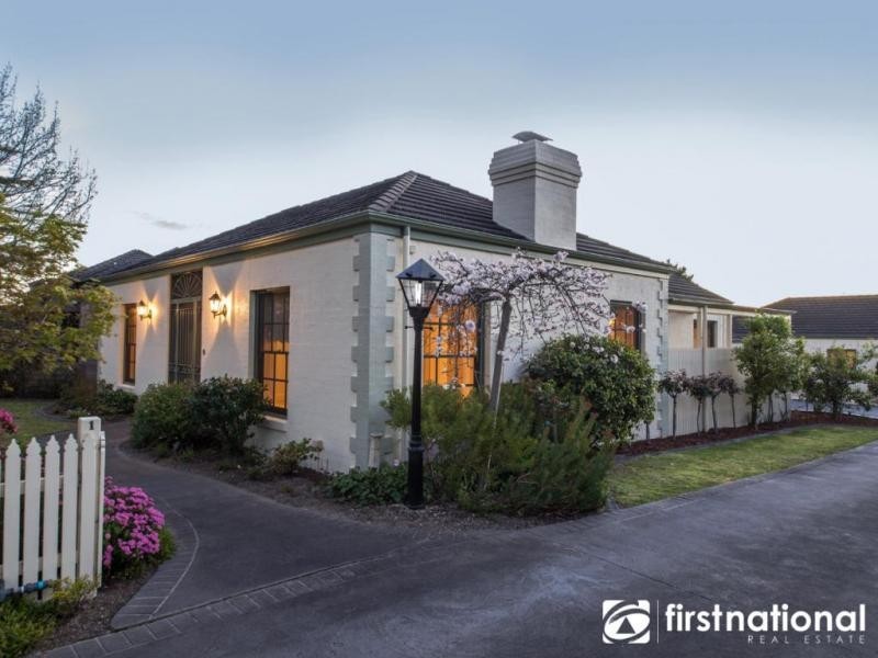 1/70 Gloucester Avenue, Berwick VIC 3806