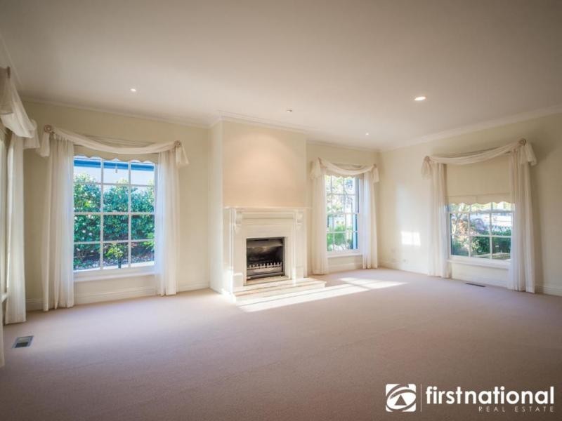 1/70 Gloucester Avenue, Berwick VIC 3806