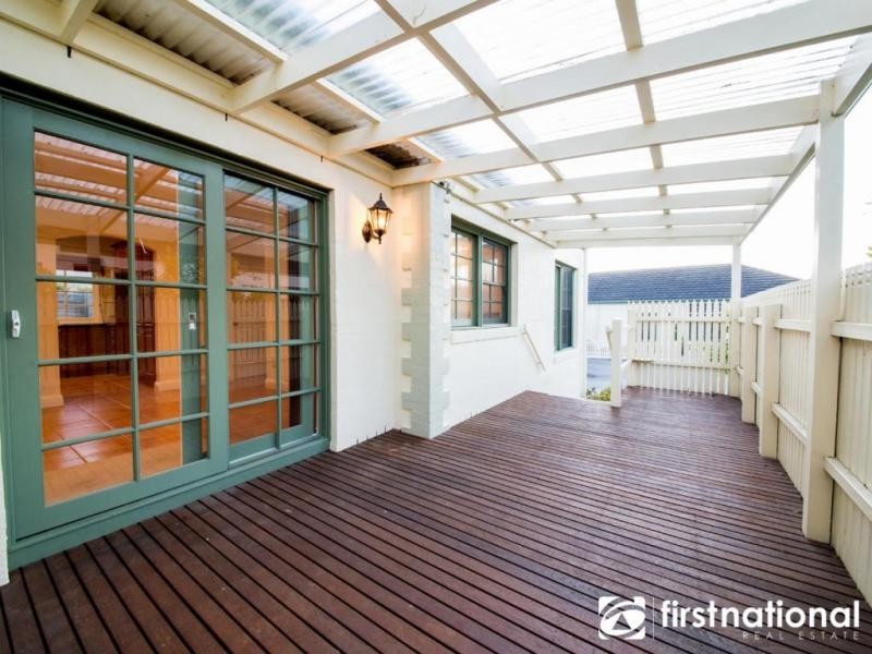 1/70 Gloucester Avenue, Berwick VIC 3806