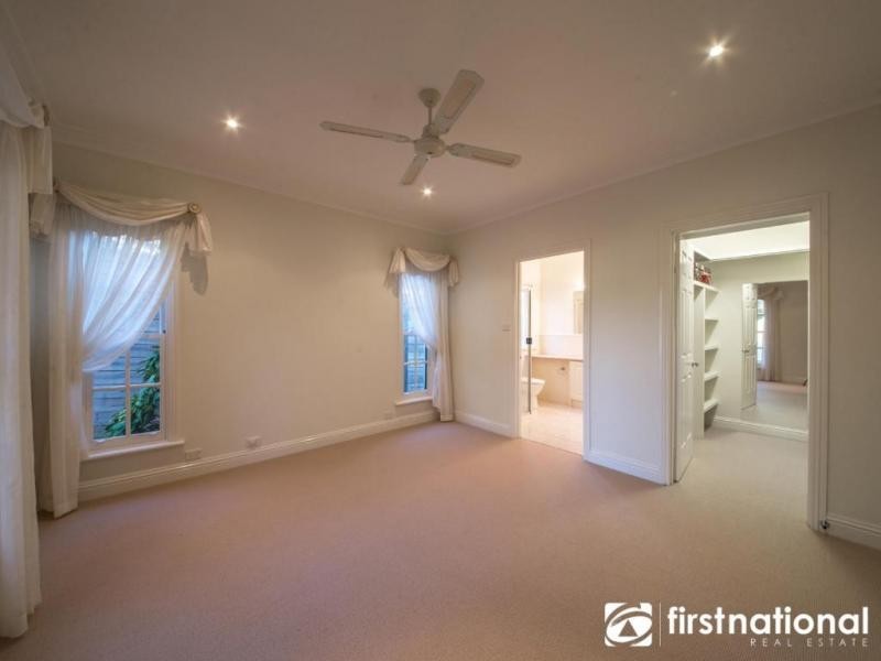 1/70 Gloucester Avenue, Berwick VIC 3806