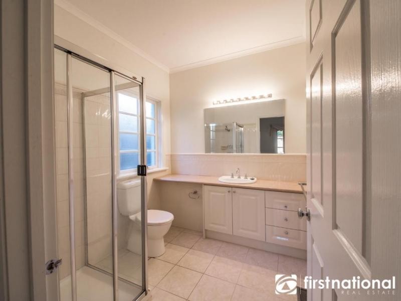 1/70 Gloucester Avenue, Berwick VIC 3806