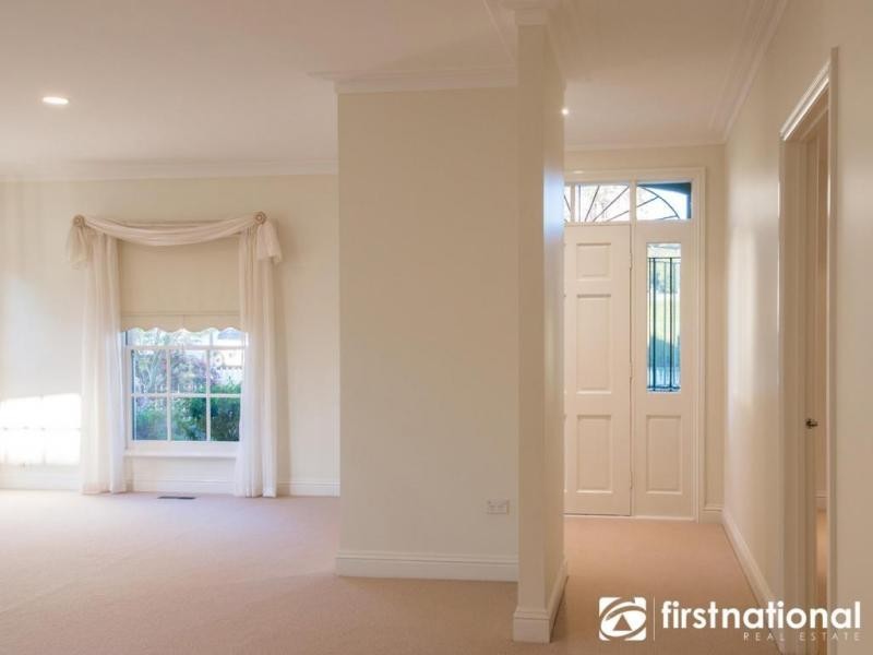 1/70 Gloucester Avenue, Berwick VIC 3806