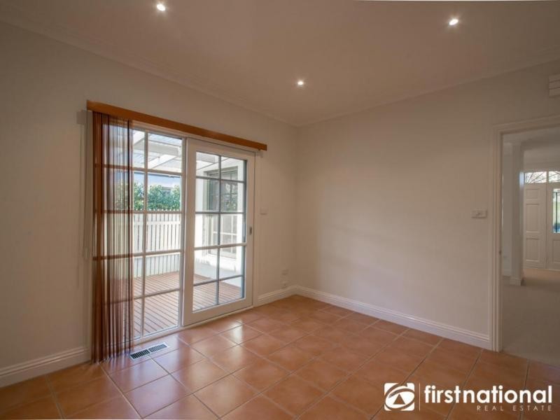 1/70 Gloucester Avenue, Berwick VIC 3806