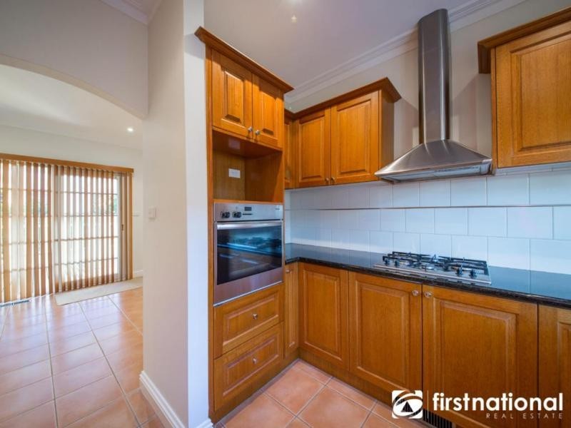 1/70 Gloucester Avenue, Berwick VIC 3806