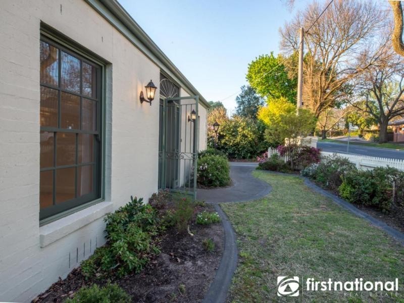 1/70 Gloucester Avenue, Berwick VIC 3806